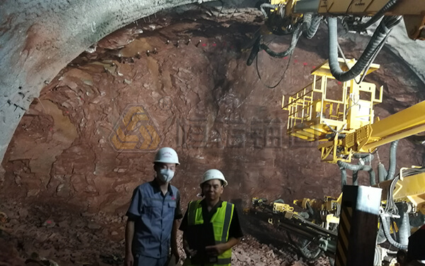 張吉懷鐵路丁王隧道自鉆式管棚支護(hù)項目